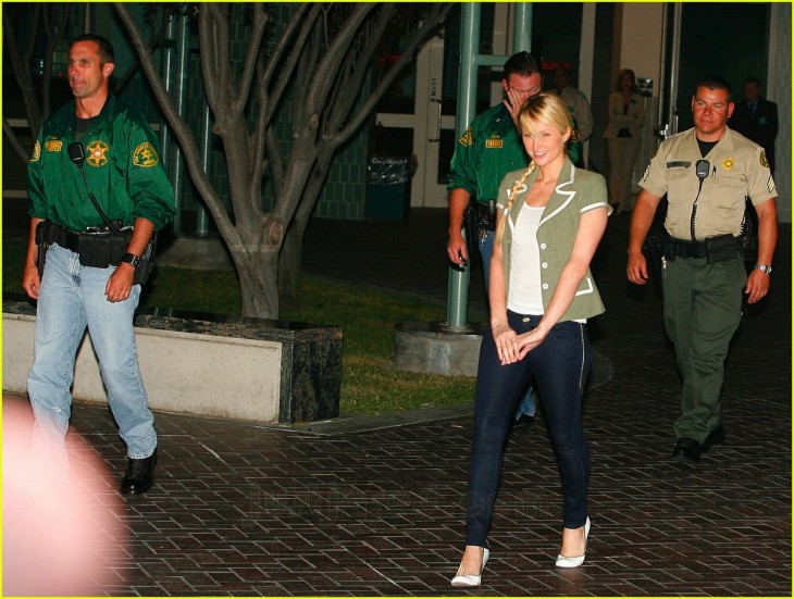 paris-hilton-released-from-jail-04
